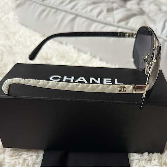 Authentic Chanel Aviator Pilot Polarized Sunglasses - Picture 3 of 3